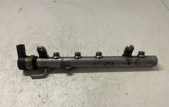 Mercedes-Benz S W221 Fuel main line pipe A6420702495 A6110780449