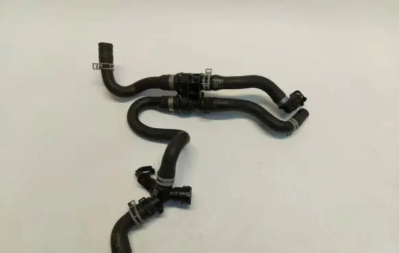 Volvo XC40 Engine coolant pipe/hose 32252121