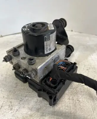 Volkswagen Golf VI ABS Pump 1K0907379AK 10097003293 000404913E4