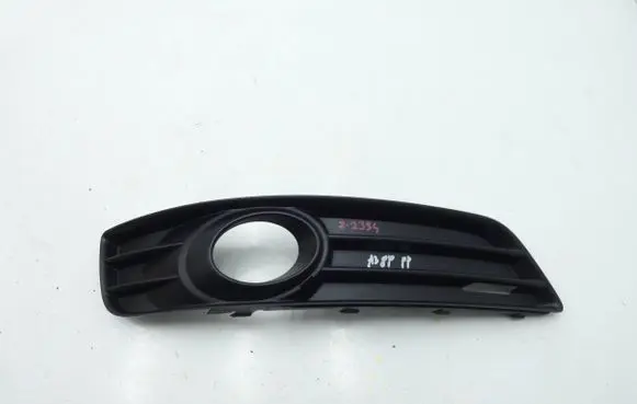 Audi A3 S3 8P Front fog light trim/grill 8P0807682E