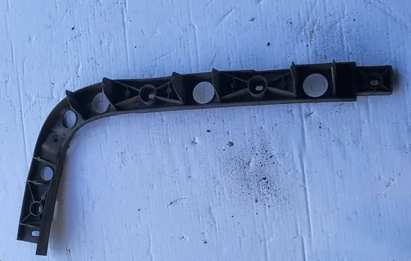 Seat Altea Rear bumper mounting bracket 5P0807864B M8486