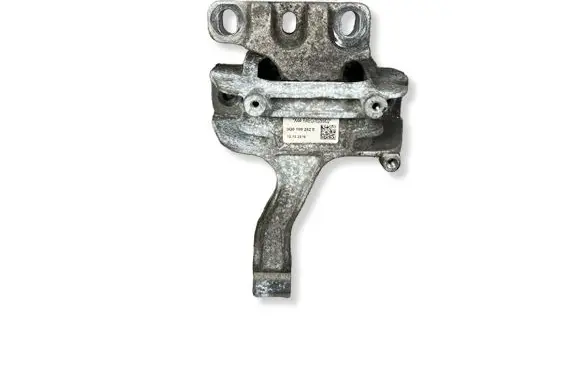 Volkswagen Tiguan Engine mount bracket 3Q0199262E