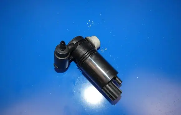 Land Rover Evoque I Windscreen/windshield washer pump 