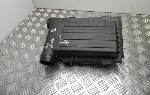 Audi A1 Air filter box 04E129611H
