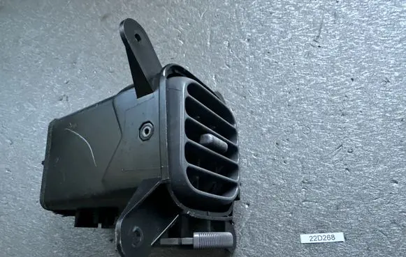 Nissan King Cab, Navara Dash center air vent grill 68760VJ400