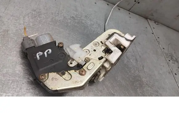 Honda HR-V Front door lock 