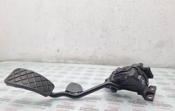 Volkswagen PASSAT B5 Accelerator throttle pedal 8D2721523B