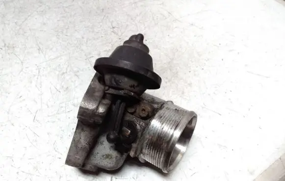 Volkswagen PASSAT B5.5 Engine shut-off valve 8D0145958E