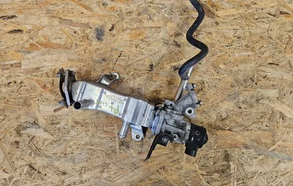 Toyota Prius+ (ZVW40) EGR valve 2562037120