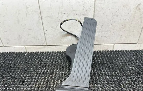 Volkswagen PASSAT CC Accelerator throttle pedal 1K1723503L