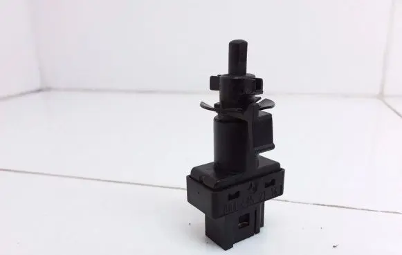 Mercedes-Benz E W210 Brake pedal sensor switch 0045452114