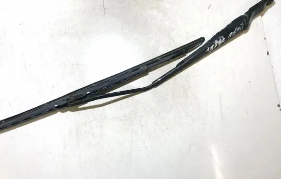 Peugeot 406 Front wiper blade arm