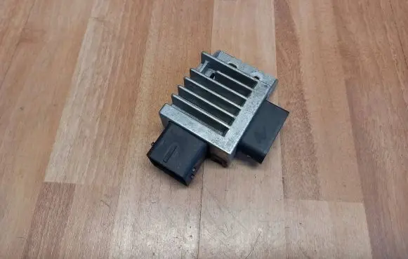 Glow plug pre-heat relay