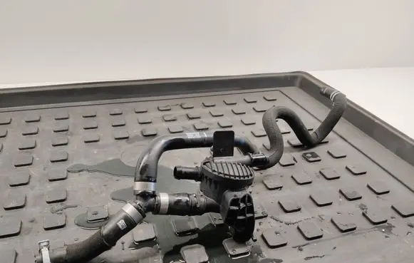Volvo V60 Engine coolant pipe/hose 32411174