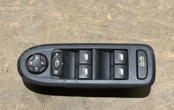 Peugeot 508 Electric window control switch 96656690ZD