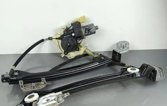 Maserati Quattroporte Front door window regulator with motor