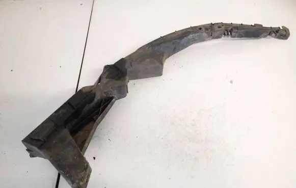 Front bumper mounting bracket