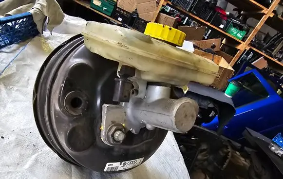 Audi A4 S4 B7 8E 8H Brake booster 8E0612105P