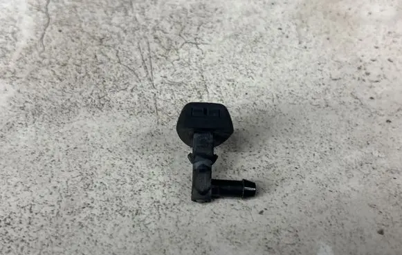Volvo XC70 Windshield washer spray nozzle 30655607