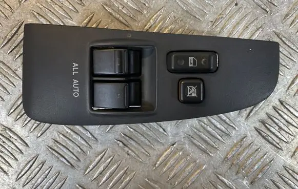 Toyota Avensis T250 Electric window control switch 8482005090 37170A347B05
