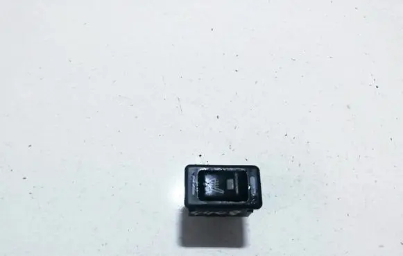 Nissan Primera Seat heating switch