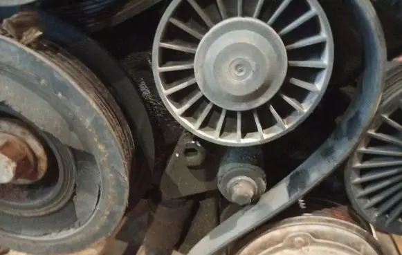 Opel Zafira A Generator/alternator belt tensioner