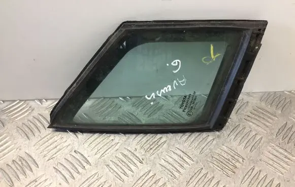 Toyota Avensis T270 Front door vent window glass four-door 43R001605