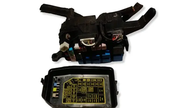 Hyundai Getz Fuse box cover 912981C210 912111C130