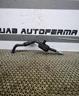 Volkswagen Tiguan Fuel return line/hose 5Q0127242B
