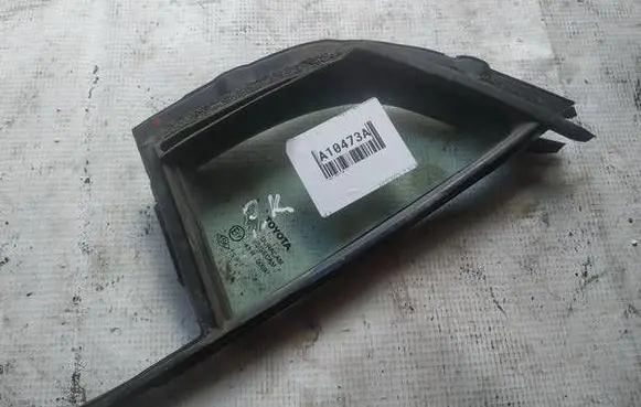 Toyota Yaris Front door vent window glass four-door as2