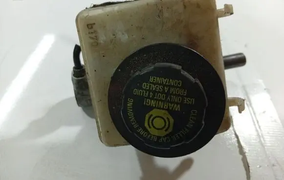 Opel Astra H Brake fluid reservoir 32067271B 32067271-B