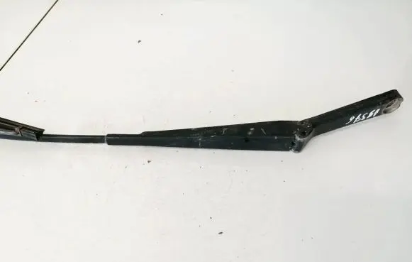 Front wiper blade arm