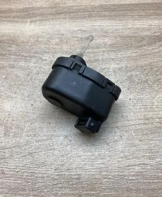 Headlight level adjustment motor