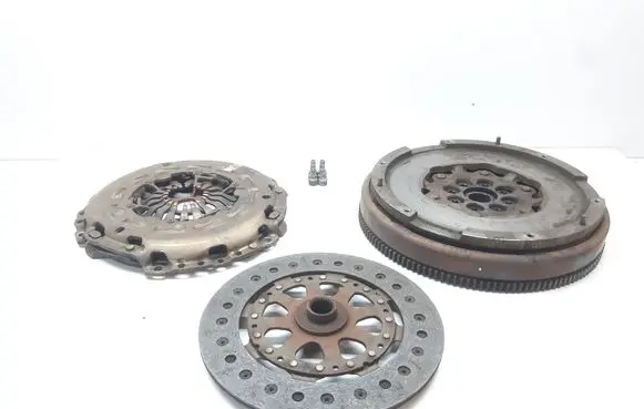 BMW 2 F46 Clutch set kit 8600215 21218600215 8671969