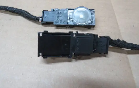 Opel Insignia B Front door interior light 13582994