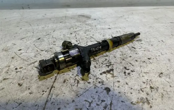 Toyota Avensis Verso Fuel injector 2367027030 06D26268