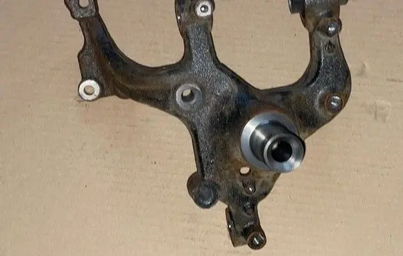 Front wheel hub spindle knuckle