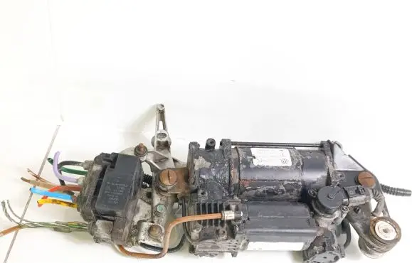 Porsche Cayenne (92A) Air suspension compressor/pump 15150000353 7L0616006D 15152400082