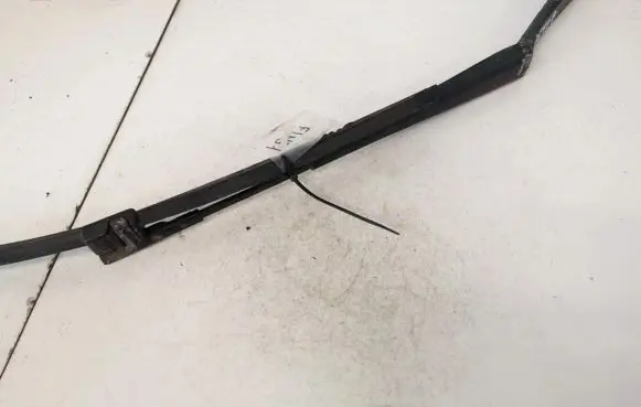 Skoda Octavia Mk2 (1Z) Front wiper blade arm 1z1955409