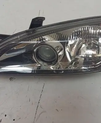 Nissan Primera Headlight/headlamp 89005899