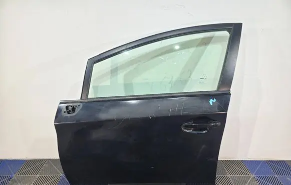 Toyota Prius (XW30) Front door 