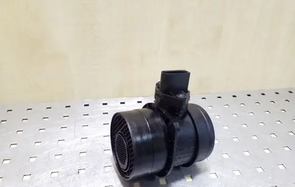 Volkswagen Touareg I Mass air flow meter 0281002461 074906461B