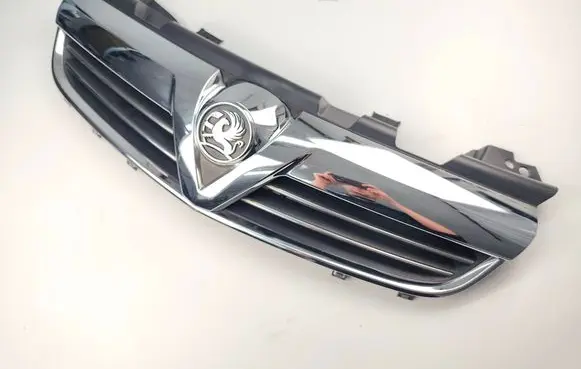 Opel Zafira B Front bumper upper radiator grill 13247331