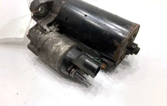Volkswagen Golf V Starter motor 1005831311