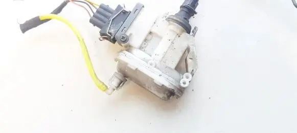 Volkswagen PASSAT B4 Central locking vacuum pump 3a0862153b