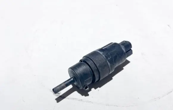 BMW 8 E31 Windscreen/windshield washer pump 61668360614