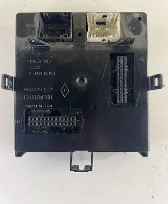 Renault Espace IV Fuse module 8200316856 8200301376 8200283815