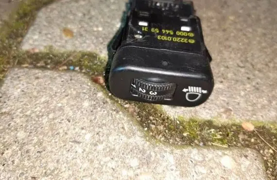 Mercedes-Benz Sprinter W906 Headlight level height control switch 0005445931
