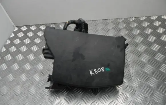 Toyota Avensis T270 Fuse box set 8266205301 K808