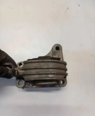 Volvo XC90 Engine mount bracket 30741583